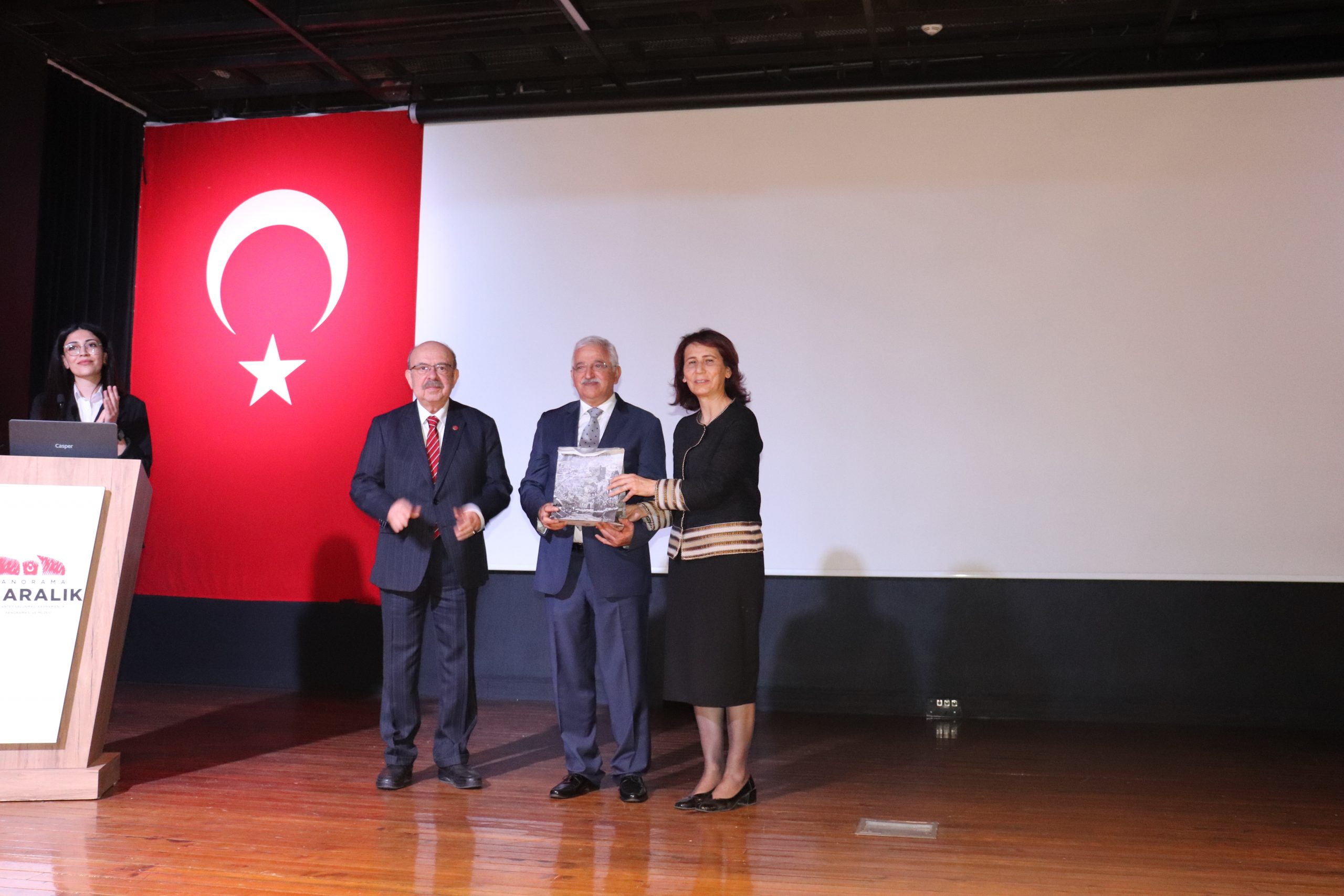 Prof.Dr. Osman Akandere Çanakkale Zaferinin Türk ve Dünya Tarihindeki Yeri ve Önemi – Konferansı